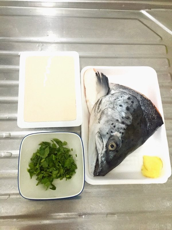 三文鱼头豆腐汤