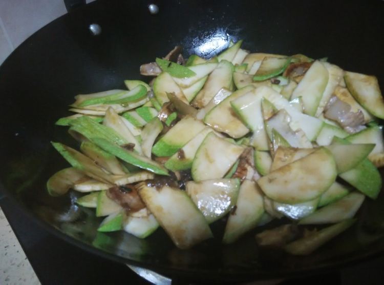 西葫芦香菇炒肉