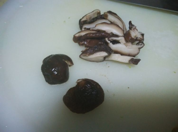 西葫芦香菇炒肉