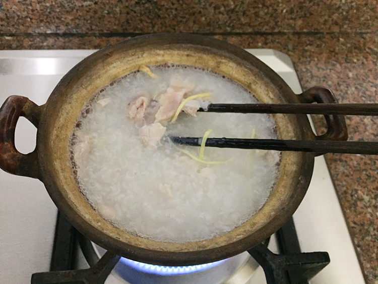 瘦肉煲仔粥