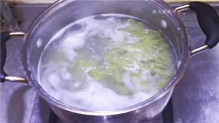 菠菜鲜肉清汤馄饨