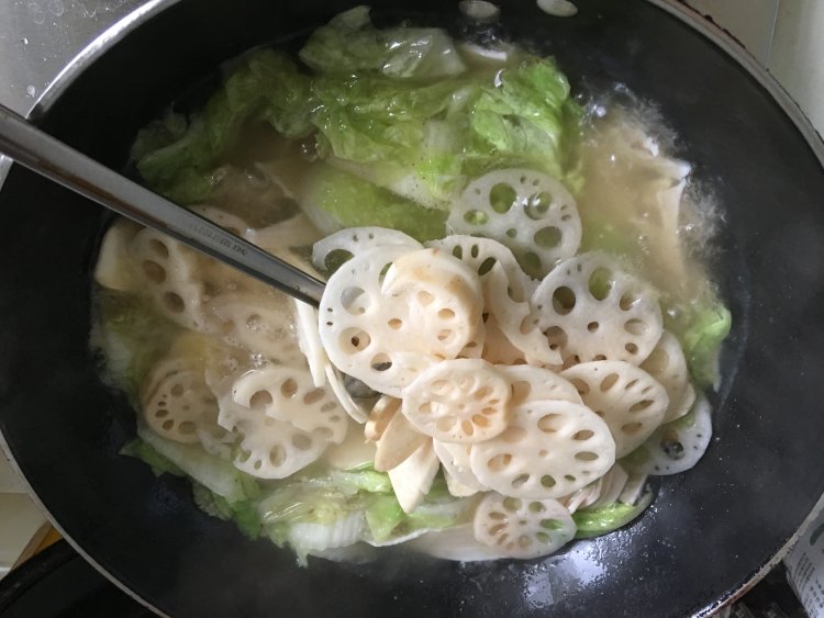 白菜烧土豆丸子