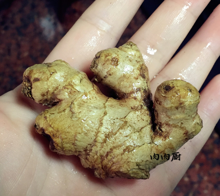 花生焖猪蹄