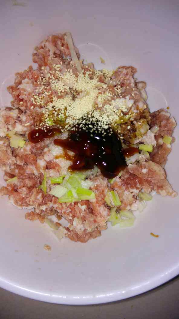 玉米面酸菜猪肉锅贴