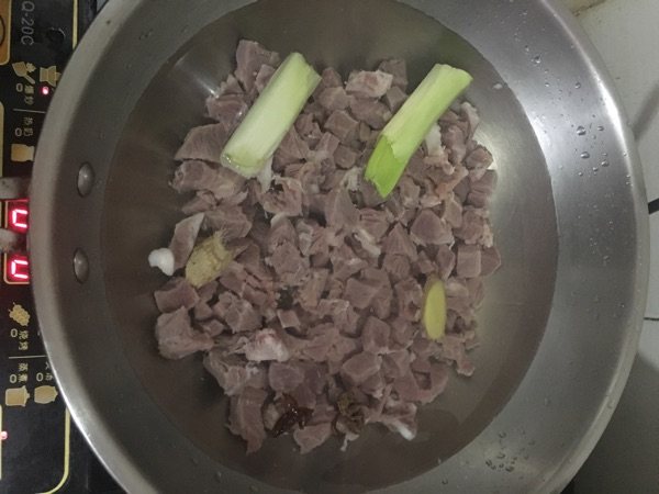 咖喱牛肉土豆盖浇饭