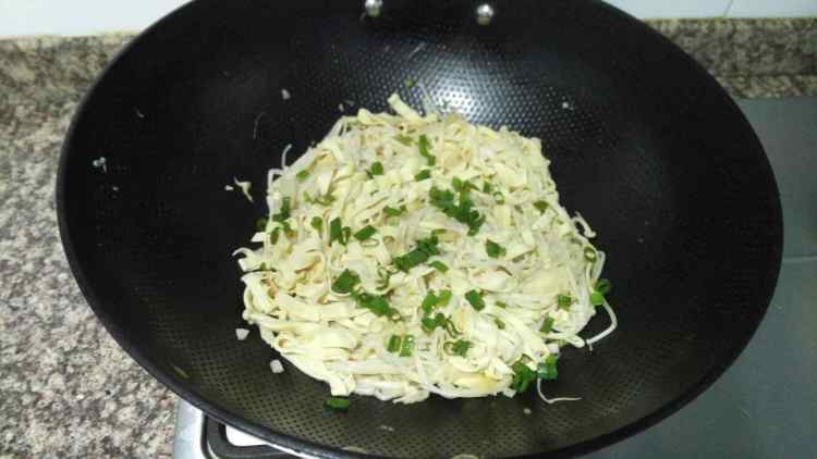 金针菇炒豆皮