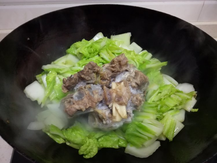 羊骨白菜炖山药
