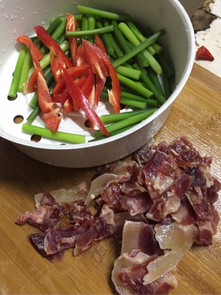 蒜苔炒腊肉