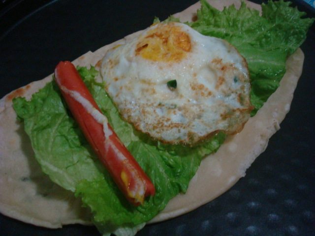 鸡蛋香肠手抓饼