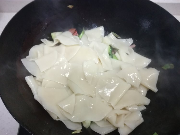 炒饺子皮