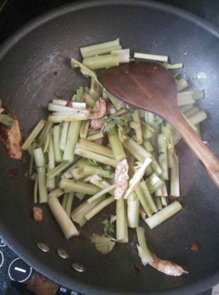 木耳芹菜炒肉