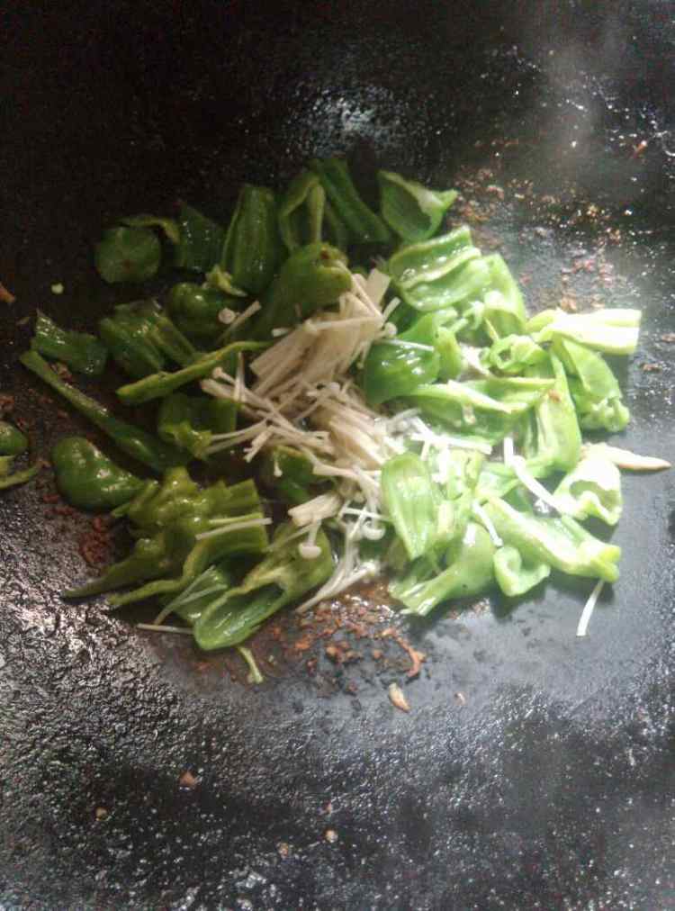 金针菇辣椒炒肉丝