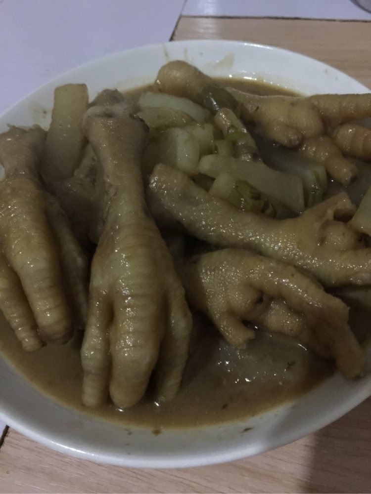 酱汁鸡爪萝卜