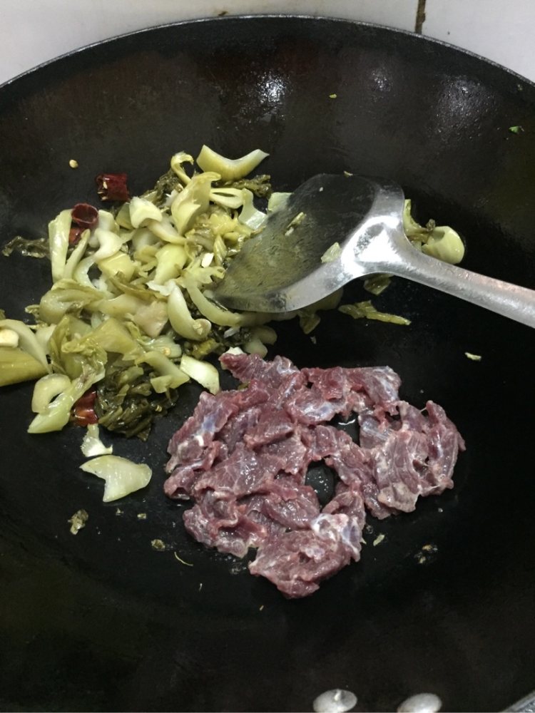 酸菜炒牛肉