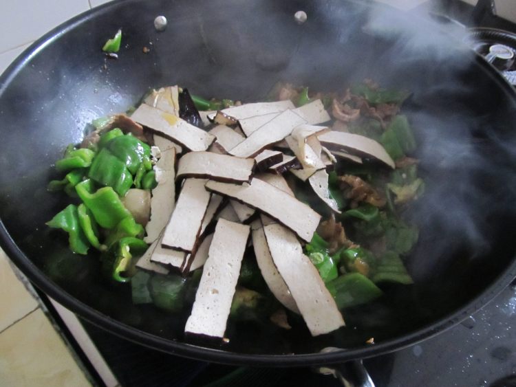 青椒豆干炒肉