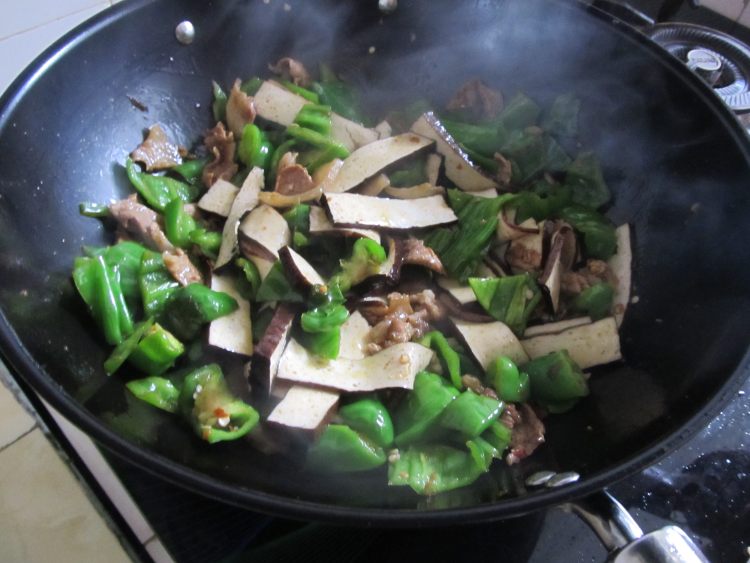 青椒豆干炒肉