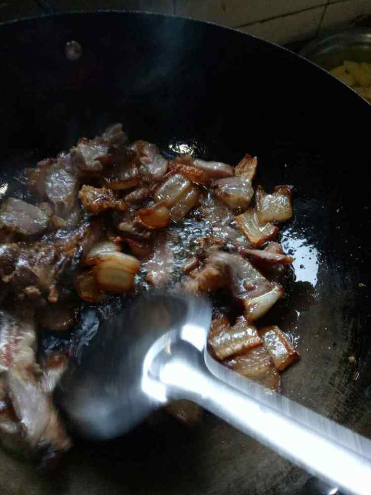 腊肉咸菜烧毛豆