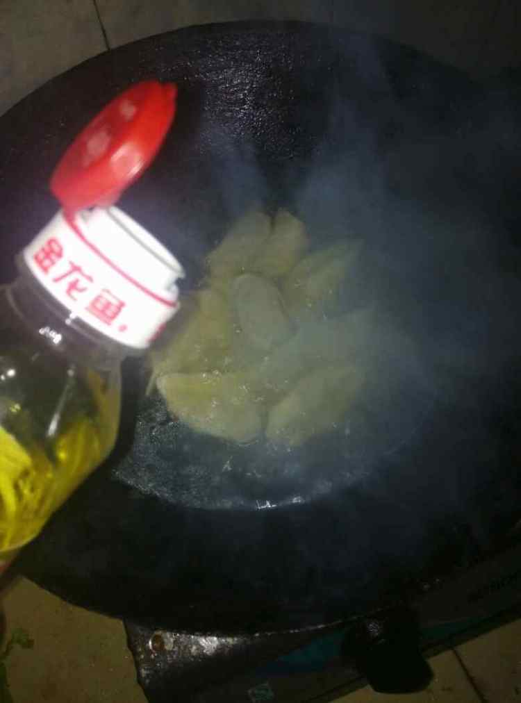 猪肉煮饺子