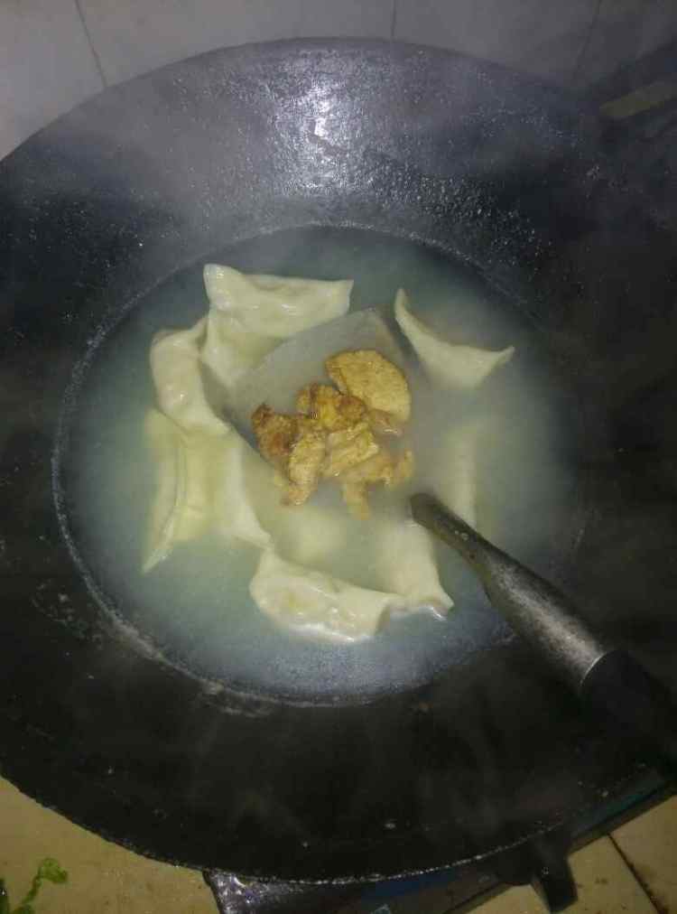 猪肉煮饺子
