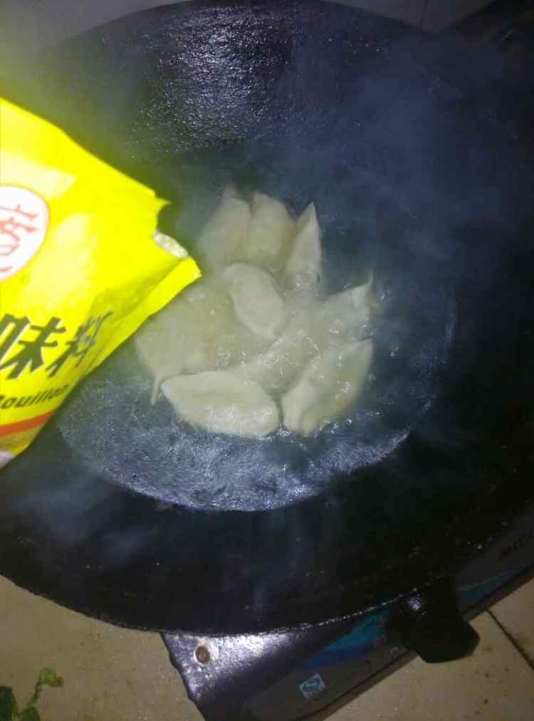 猪肉煮饺子