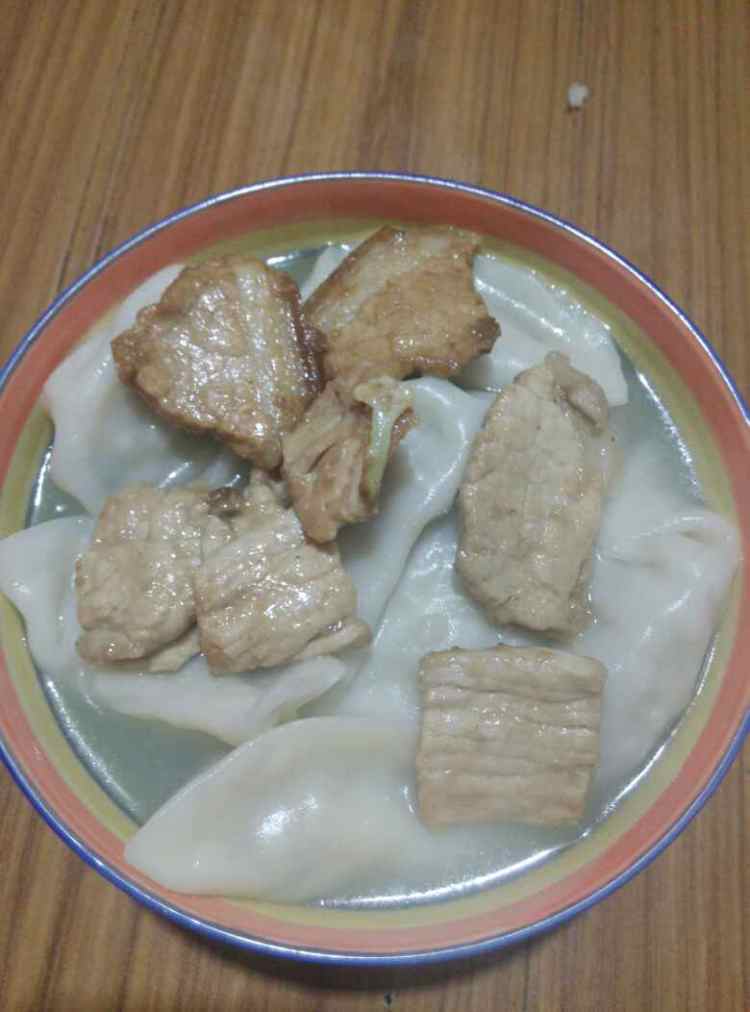 猪肉煮饺子