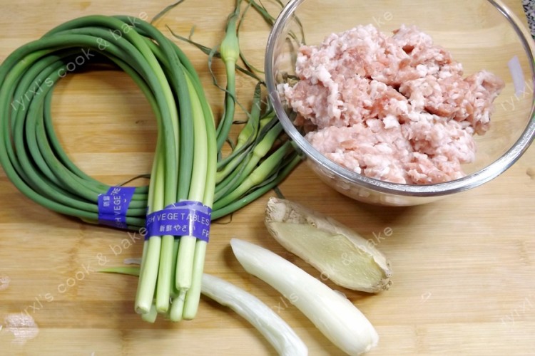 猪肉蒜薹冰花煎饺