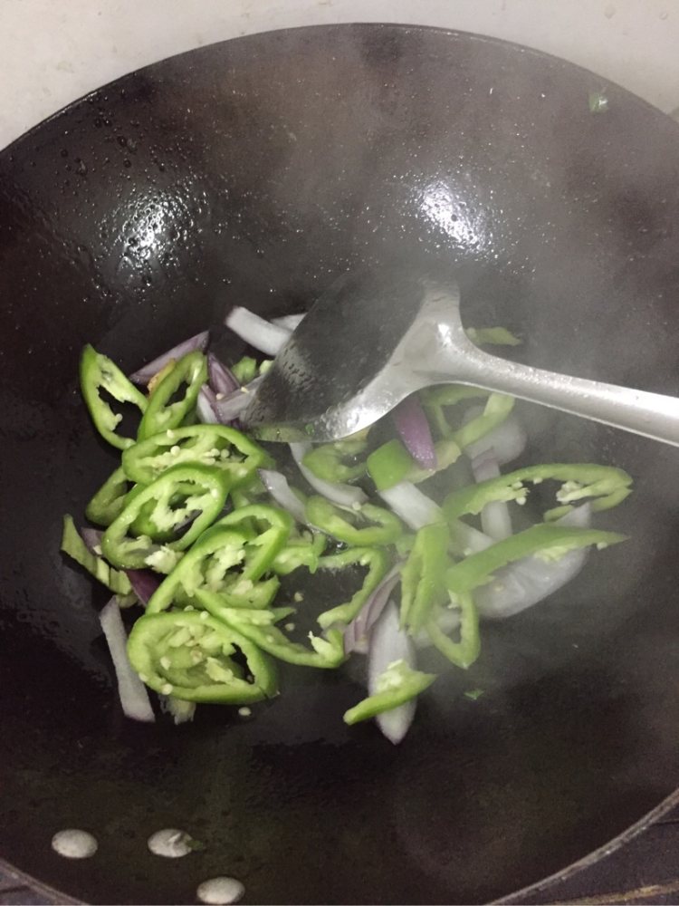 青椒洋葱炒鱿鱼须