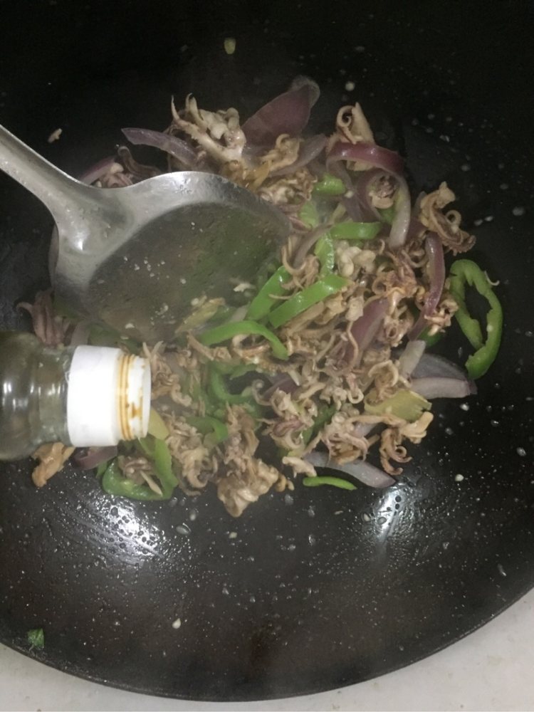 青椒洋葱炒鱿鱼须