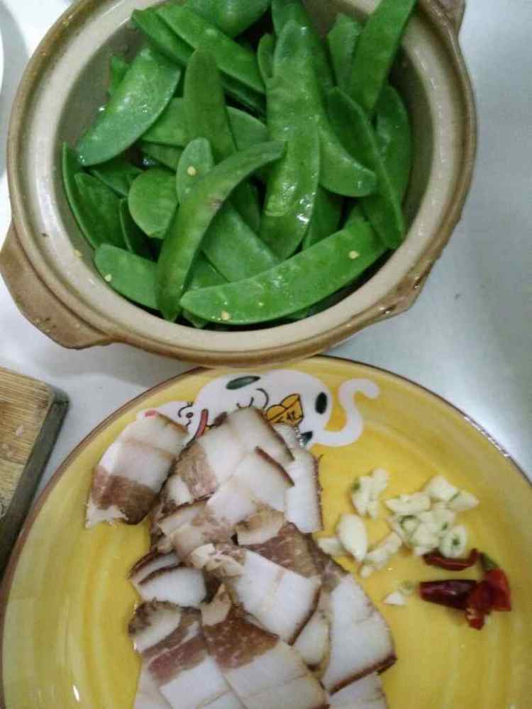 腊肉炒豌豆片