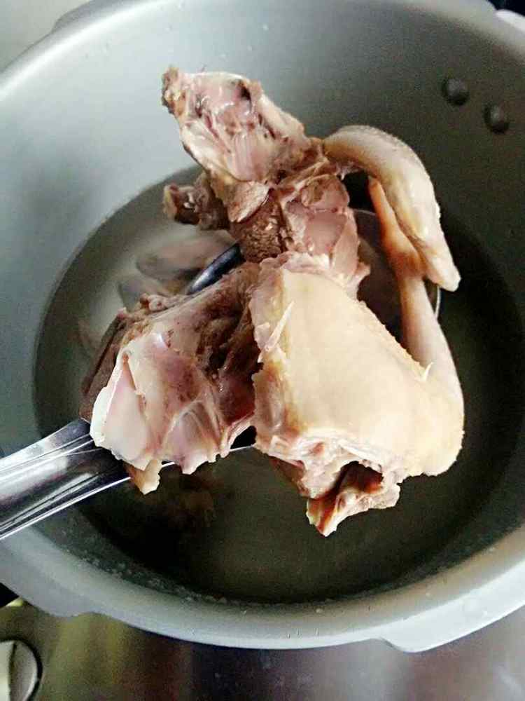 鸽子香菇汤