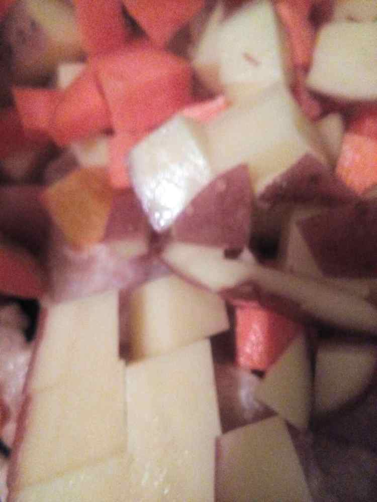 胡萝卜土豆煎鸡丁