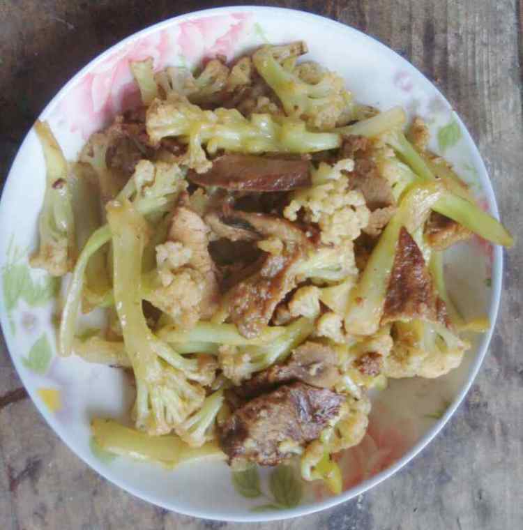 牛肉炒花菜