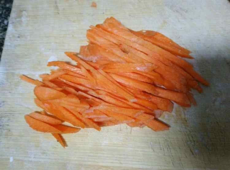 胡萝卜炒蘑菇