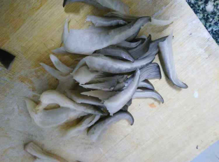 胡萝卜炒蘑菇