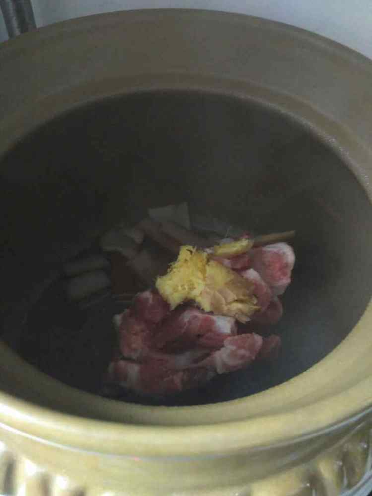 腊肉皮煲芥菜汤