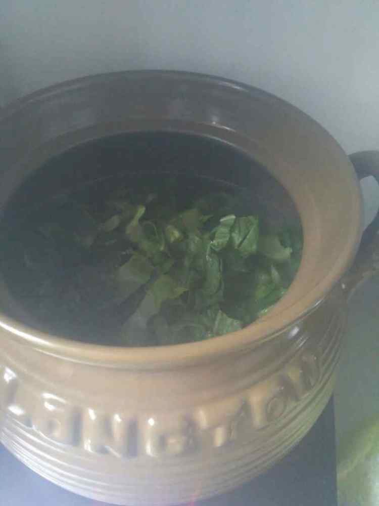 腊肉皮煲芥菜汤