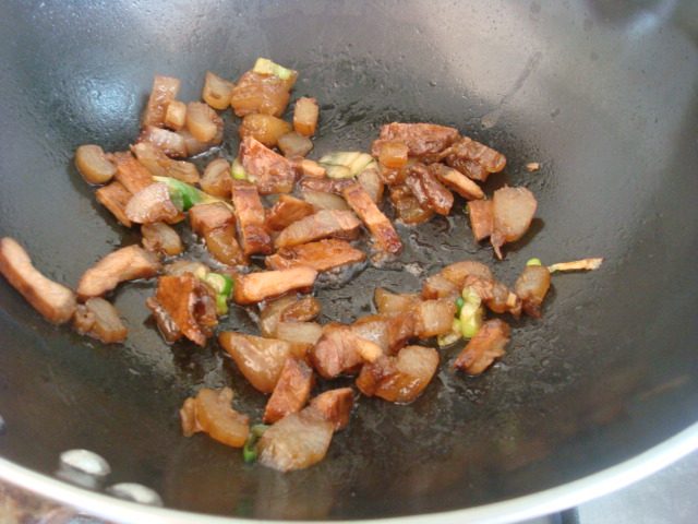 腊肉炒绿豆芽