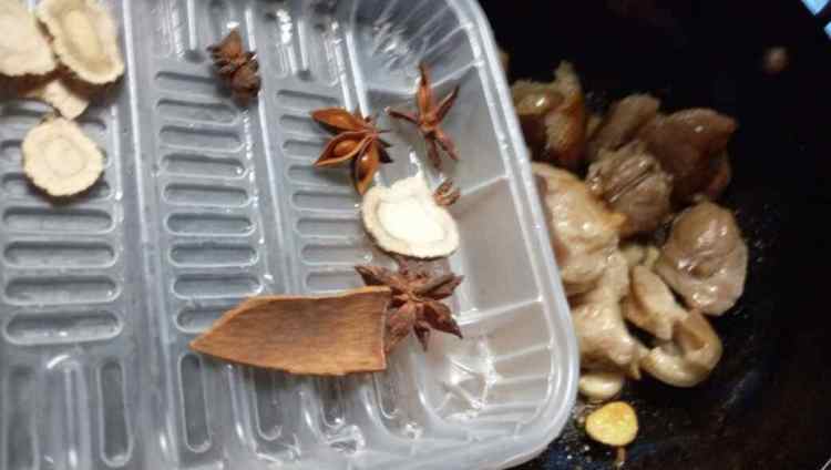 红烧蹄膀十卤蛋
