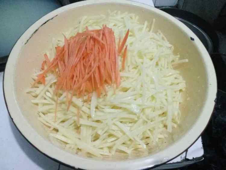 炒胡萝卜丝土豆丝