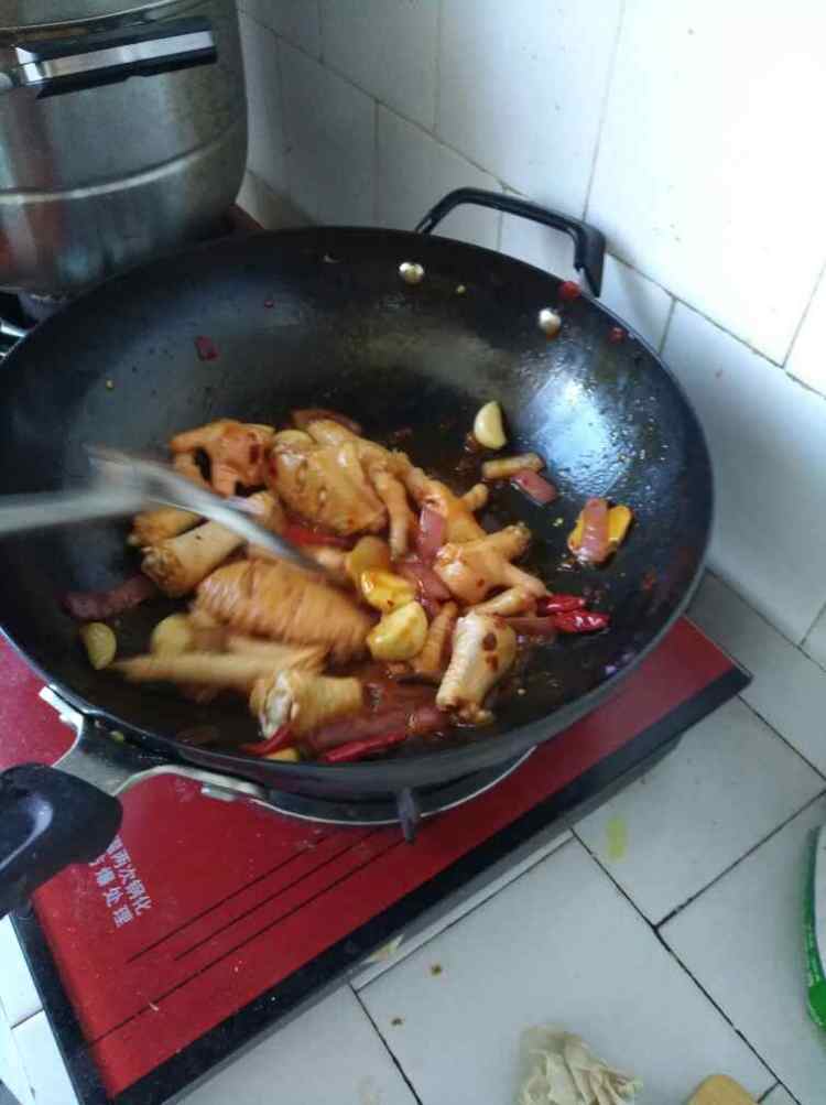 多嘴肉蟹煲