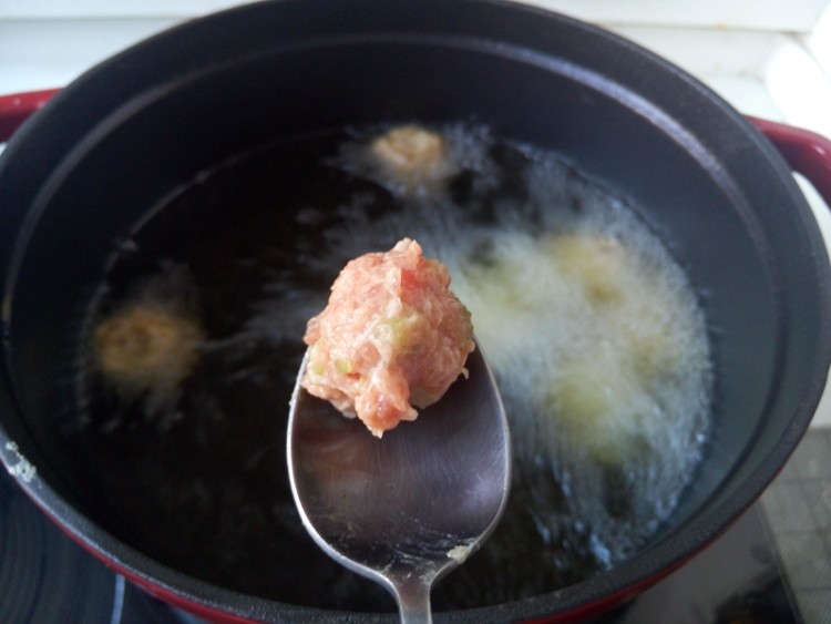 香酥炸肉丸子