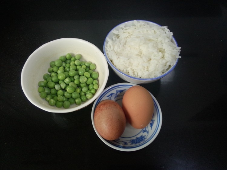 蛋包豌豆炒饭