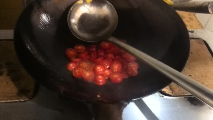 圣女果炒鸡蛋