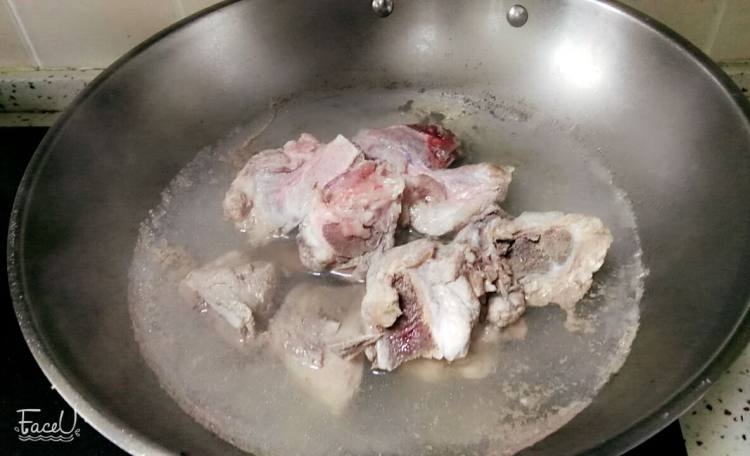 卤排骨