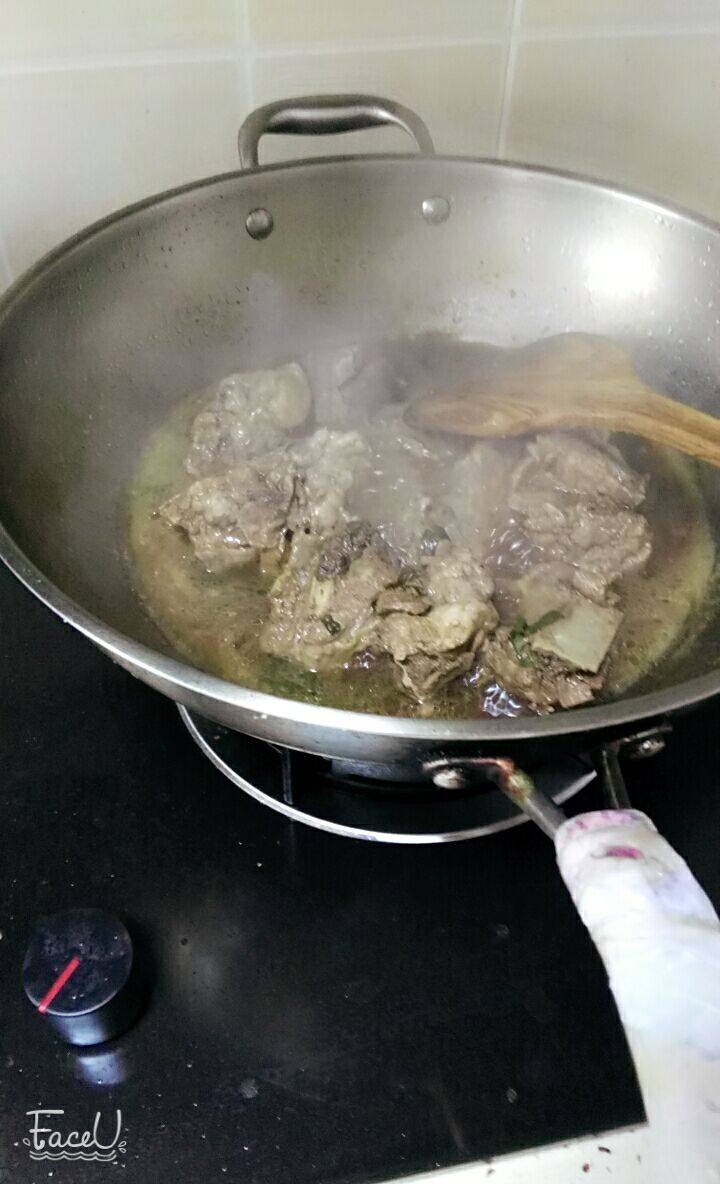 卤排骨