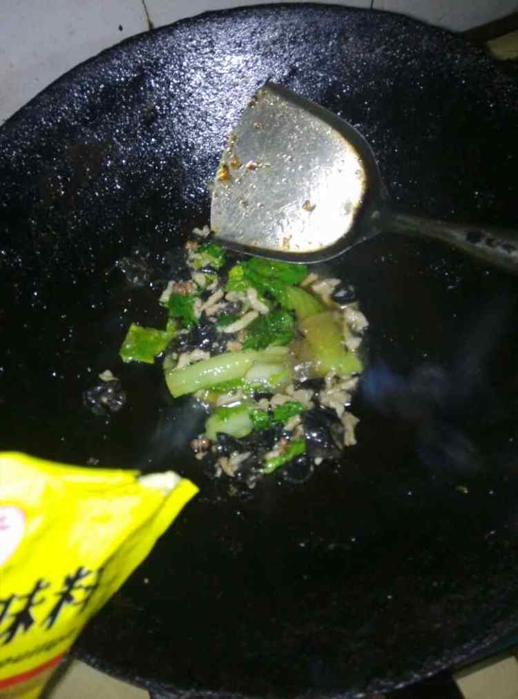 黑木耳白菜炒肉丝