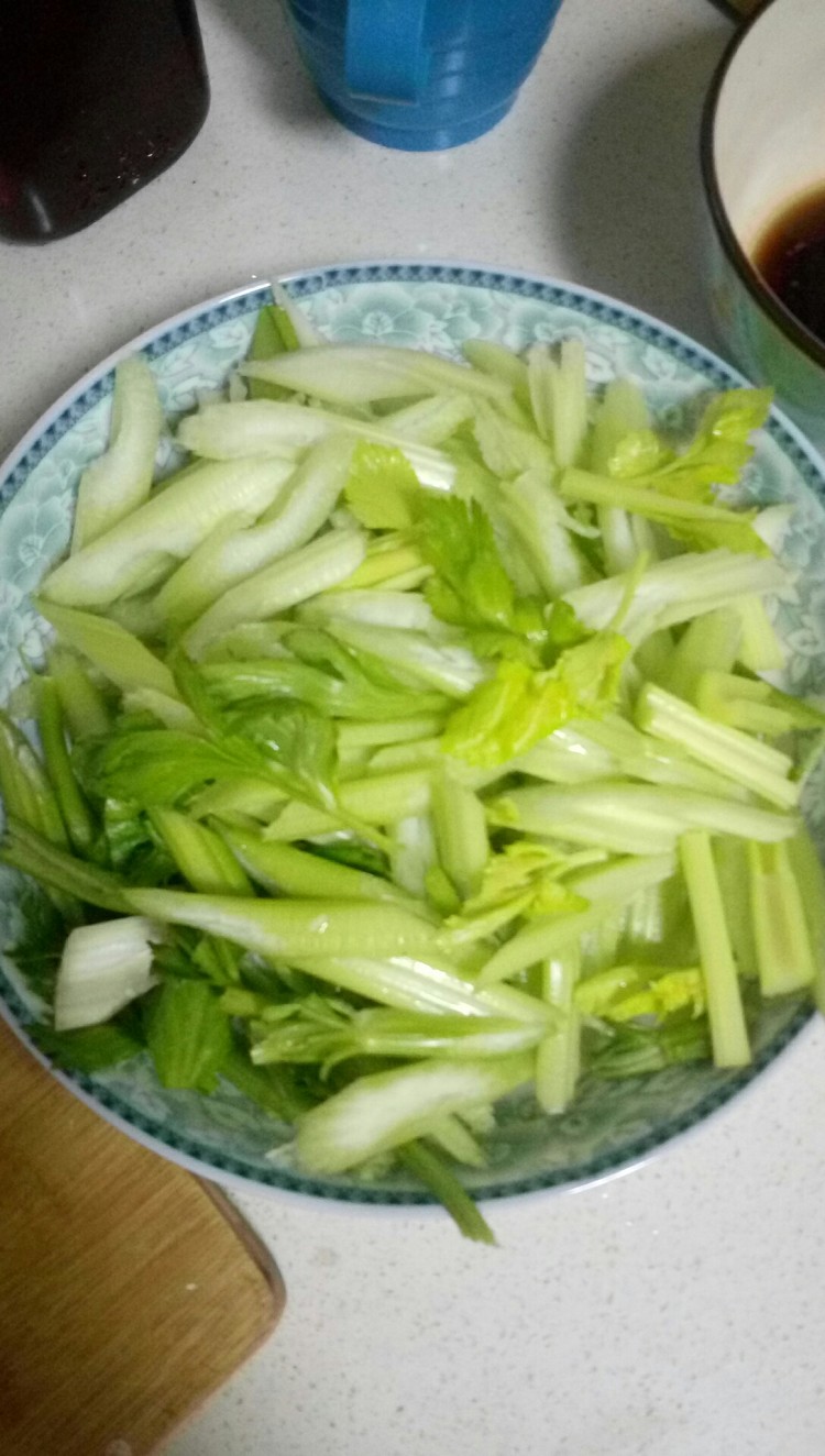 芹菜炒肉