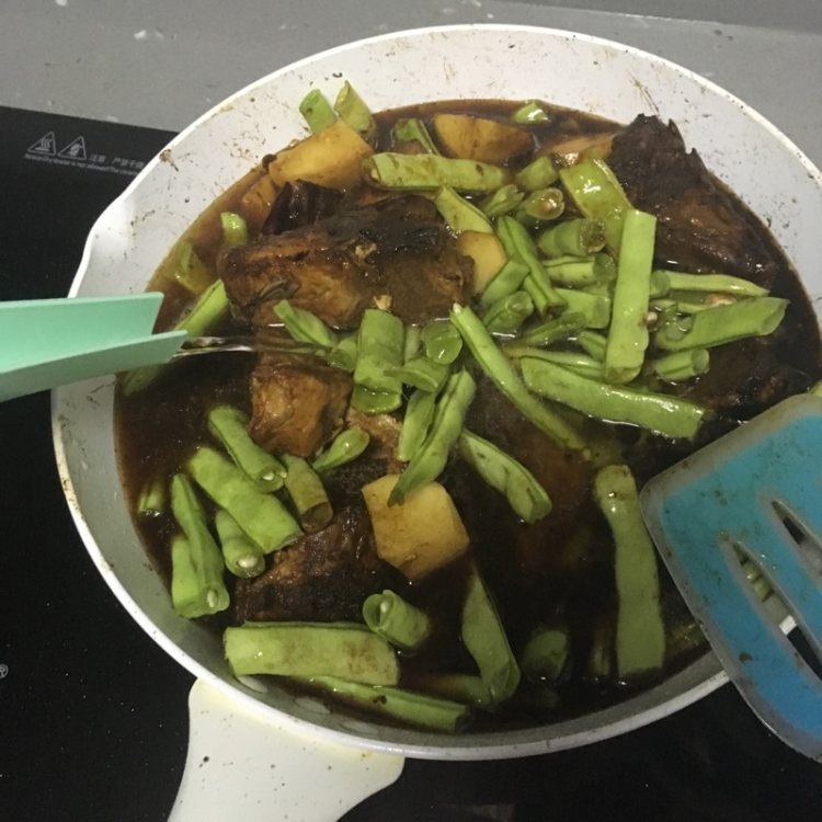 土豆排骨炖豆角