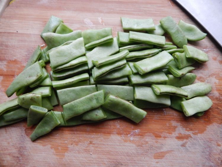 扁豆角炒芋头粉皮