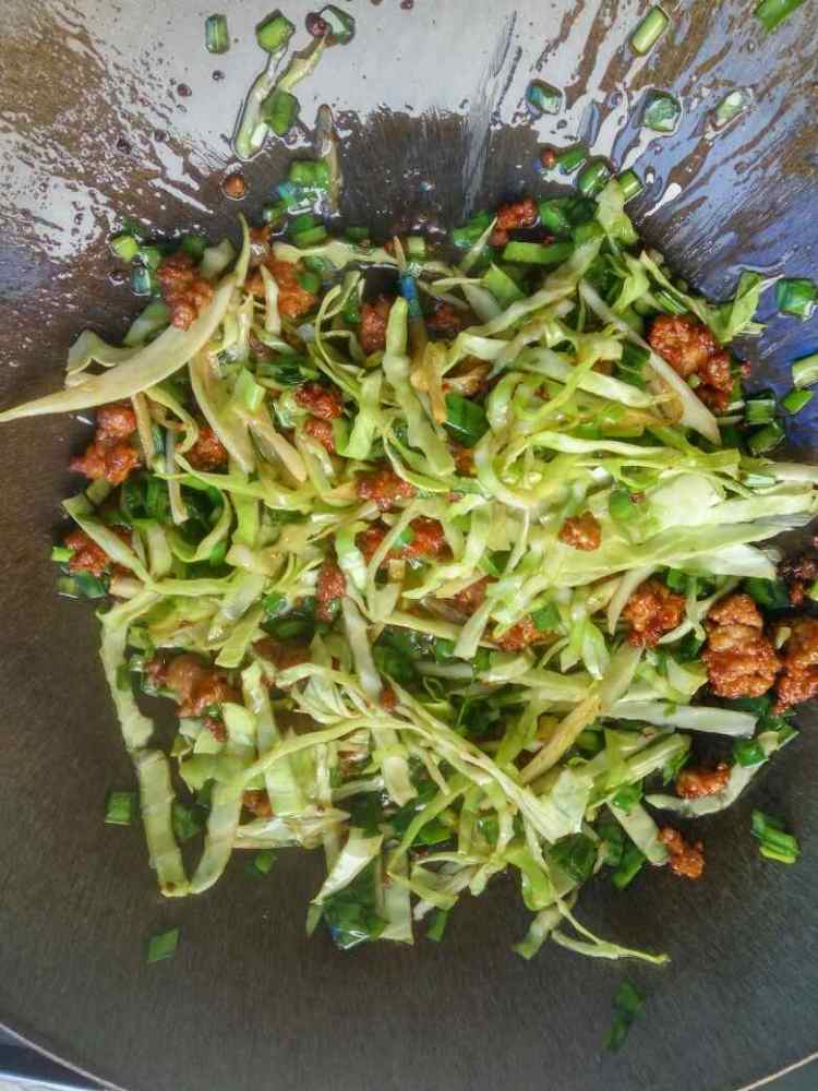 包菜炒粉